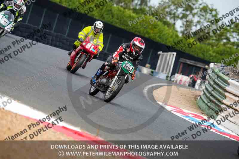 Vintage motorcycle club;eventdigitalimages;mallory park;mallory park trackday photographs;no limits trackdays;peter wileman photography;trackday digital images;trackday photos;vmcc festival 1000 bikes photographs